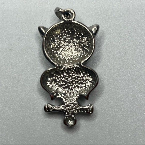 Vintage Y2K Owl Pendant – Silver Tone with Green Cabochon Belly - Picture 3 of 4